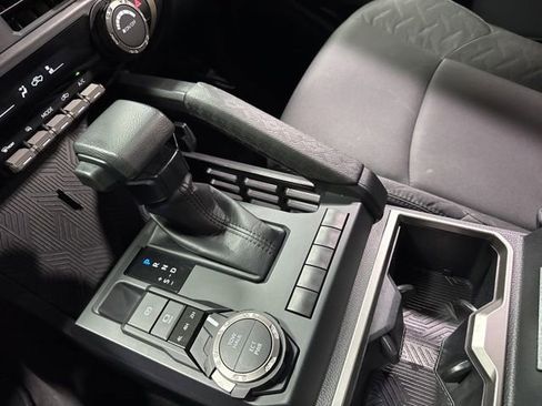 Used 2025 Toyota Tacoma SR5 AWD/4WD image 18