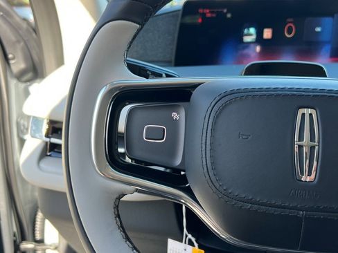 New 2025 Lincoln Navigator Reserve image 23