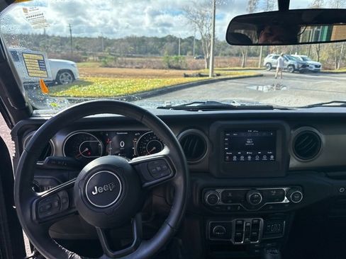 Used 2018 Jeep Wrangler Unlimited Sport S image 11