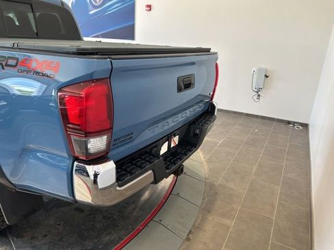 Used 2019 Toyota Tacoma TRD Off-Road AWD/4WD image 5