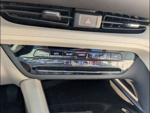 Used 2021 Buick Envision Essence w/ Technology Package I FWD image 15