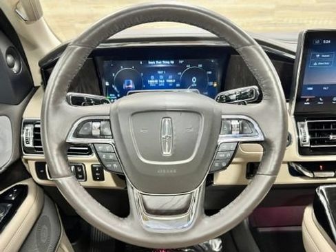 Used 2023 Lincoln Navigator Reserve AWD/4WD image 10