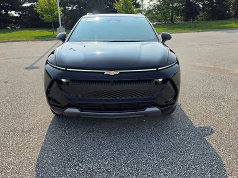 Used 2024 Chevrolet Equinox EV LT FWD image 3