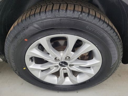 Used 2022 Kia Telluride LX image 31