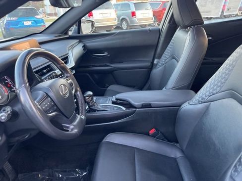 Used 2019 Lexus UX 200 w/ Premium Package image 9