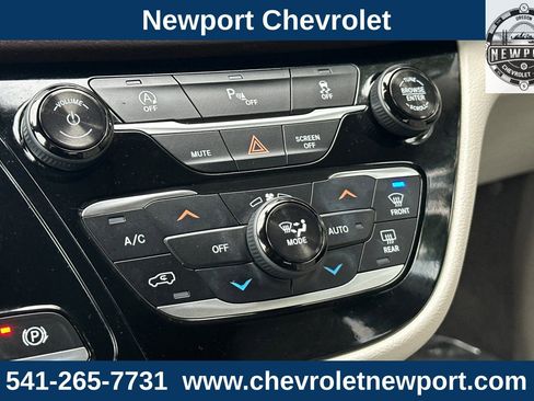 Used 2018 Chrysler Pacifica Touring-L Plus image 24