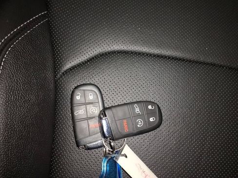 Used 2025 Jeep Compass Limited w/ Elite Group AWD/4WD image 29