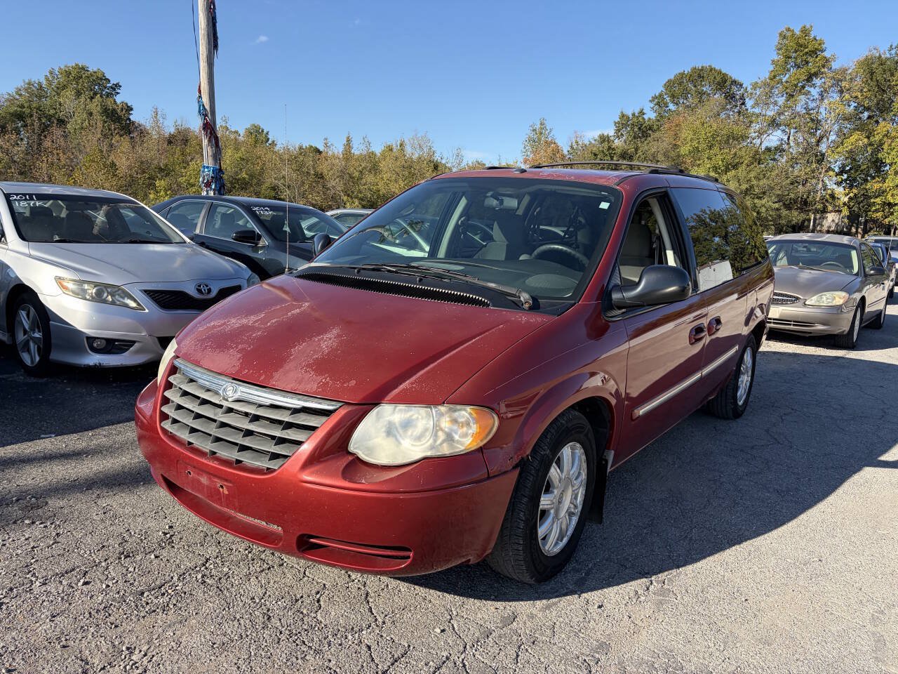 Used 2007 Chrysler Town & Country Touring FWD image 2