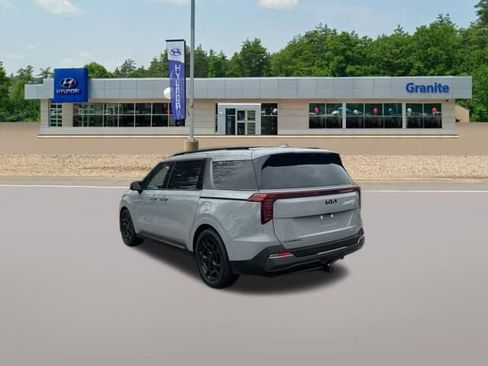 Used 2025 Kia Carnival SX Prestige image 9