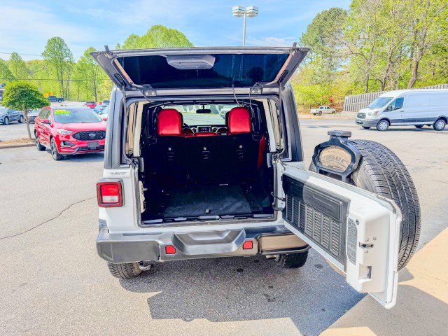 Used 2019 Jeep Wrangler Unlimited Sahara AWD/4WD image 10