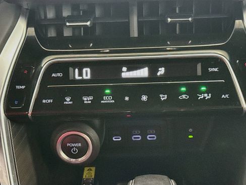 Certified 2024 Toyota Venza XLE AWD/4WD image 21