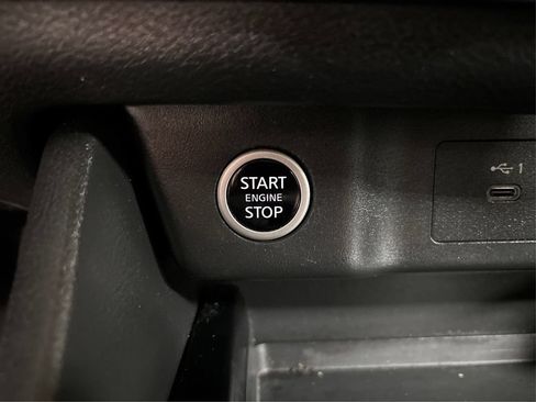 Used 2023 Nissan Rogue S AWD/4WD image 28