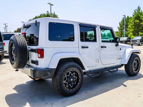 Used 2017 Jeep Wrangler Unlimited Sahara AWD/4WD image 6