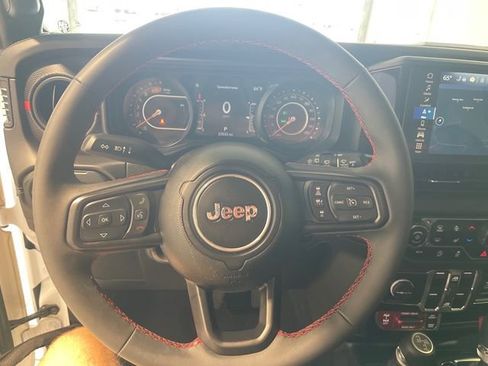 Used 2024 Jeep Wrangler Unlimited Rubicon AWD/4WD image 9