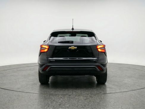 Used 2025 Chevrolet Trax LT FWD image 7