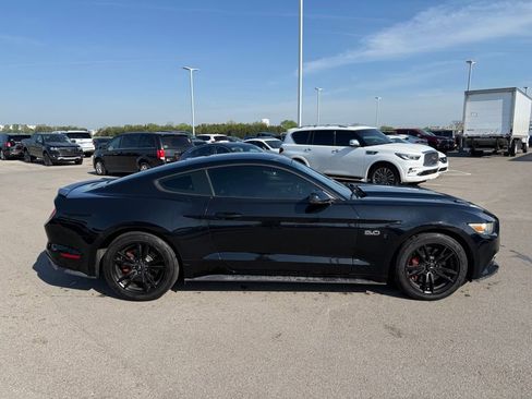 Used 2017 Ford Mustang GT Premium image 15