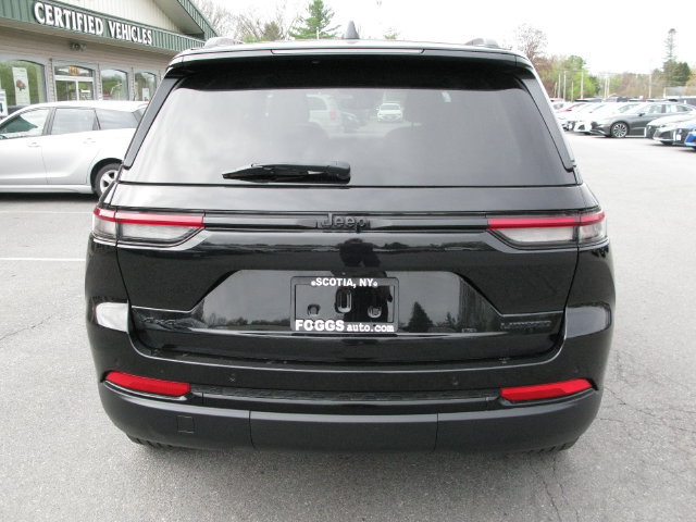 Used 2023 Jeep Grand Cherokee Limited w/ Black Appearance Package AWD/4WD image 5