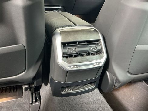 Certified 2024 BMW i7 eDrive50 image 28