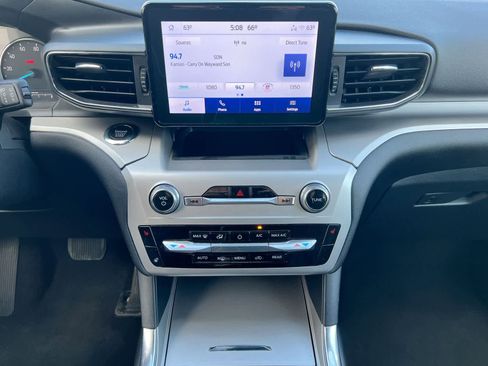 Used 2022 Ford Explorer XLT w/ Equipment Group 202A image 27