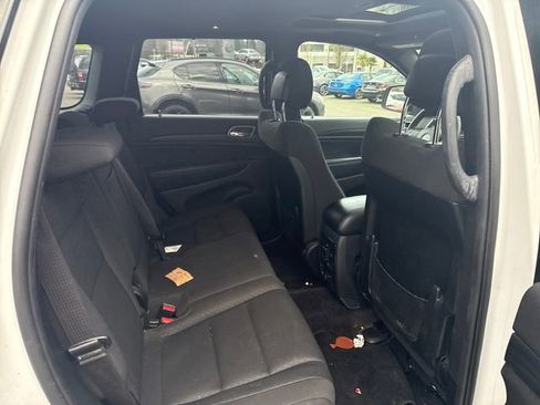 Used 2019 Jeep Grand Cherokee Laredo image 11