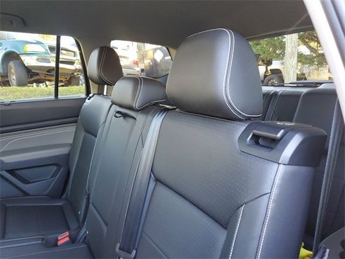 Certified 2023 Volkswagen Atlas SE image 9