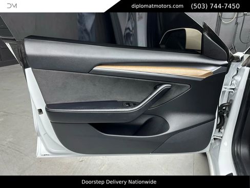 Used 2021 Tesla Model 3 Performance image 22