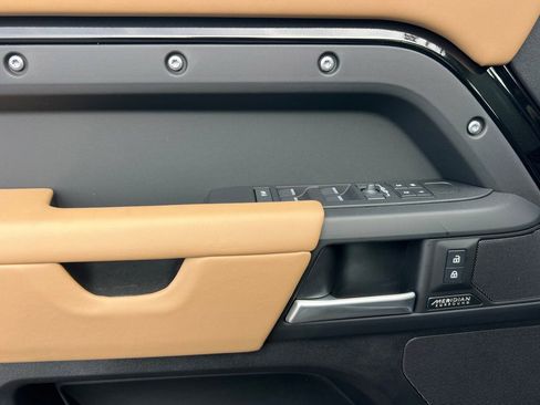 New 2026 Land Rover Defender 130 X-Dynamic SE image 15