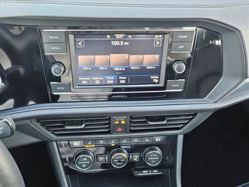 Used 2024 Volkswagen Jetta SE image 13