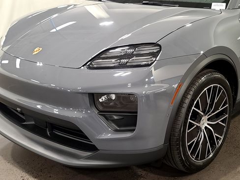 New 2026 Porsche Macan 4 Electric image 32