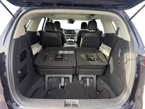 Used 2024 Kia Carnival LX image 17
