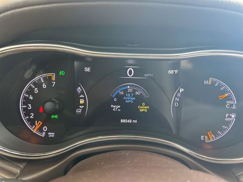 Used 2019 Jeep Grand Cherokee Overland RWD image 25