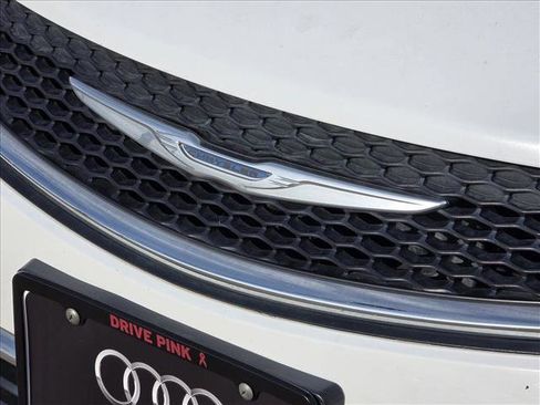 Used 2015 Chrysler 200 Limited w/ Convenience Group image 6