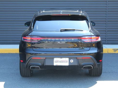 Certified 2025 Porsche Macan image 7