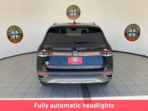 Used 2025 Volkswagen Taos SE AWD/4WD image 17