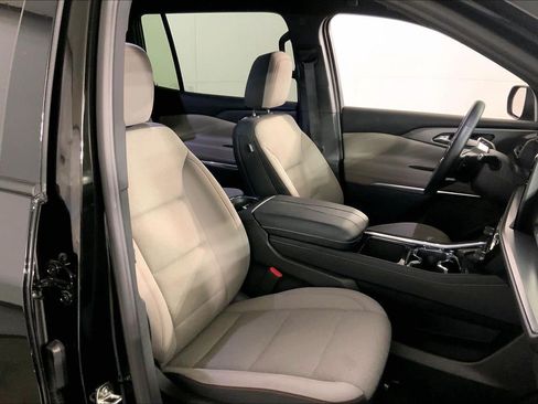 Used 2026 Chevrolet Traverse LT w/ Driver Confidence Package FWD image 7