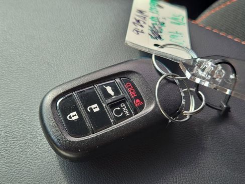 Used 2025 Honda HR-V Sport image 32