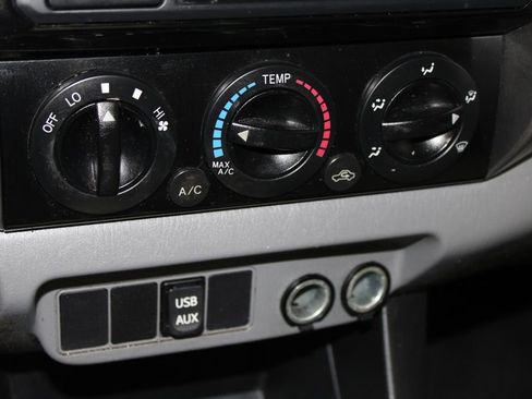 Used 2014 Toyota Tacoma Base image 43