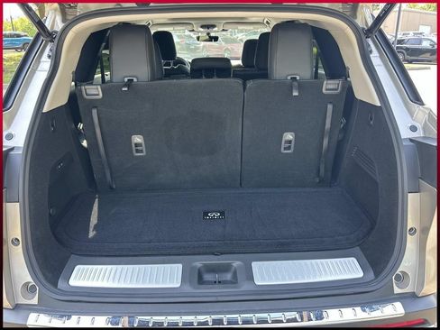 Used 2023 INFINITI QX60 Sensory w/ Cargo Package FWD image 14