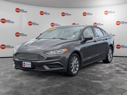 Used 2017 Ford Fusion SE FWD image 1