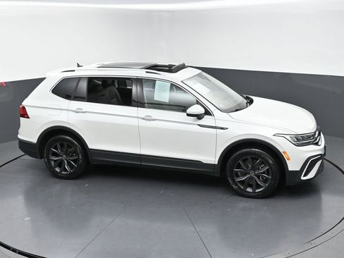 Used 2023 Volkswagen Tiguan SE w/ Panoramic Sunroof Package image 47