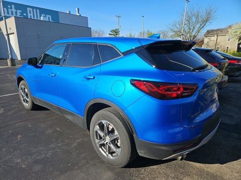 Used 2025 Chevrolet Blazer LT image 3