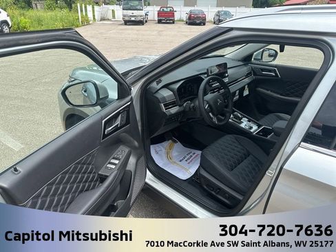 New 2025 Mitsubishi Outlander SEL image 20