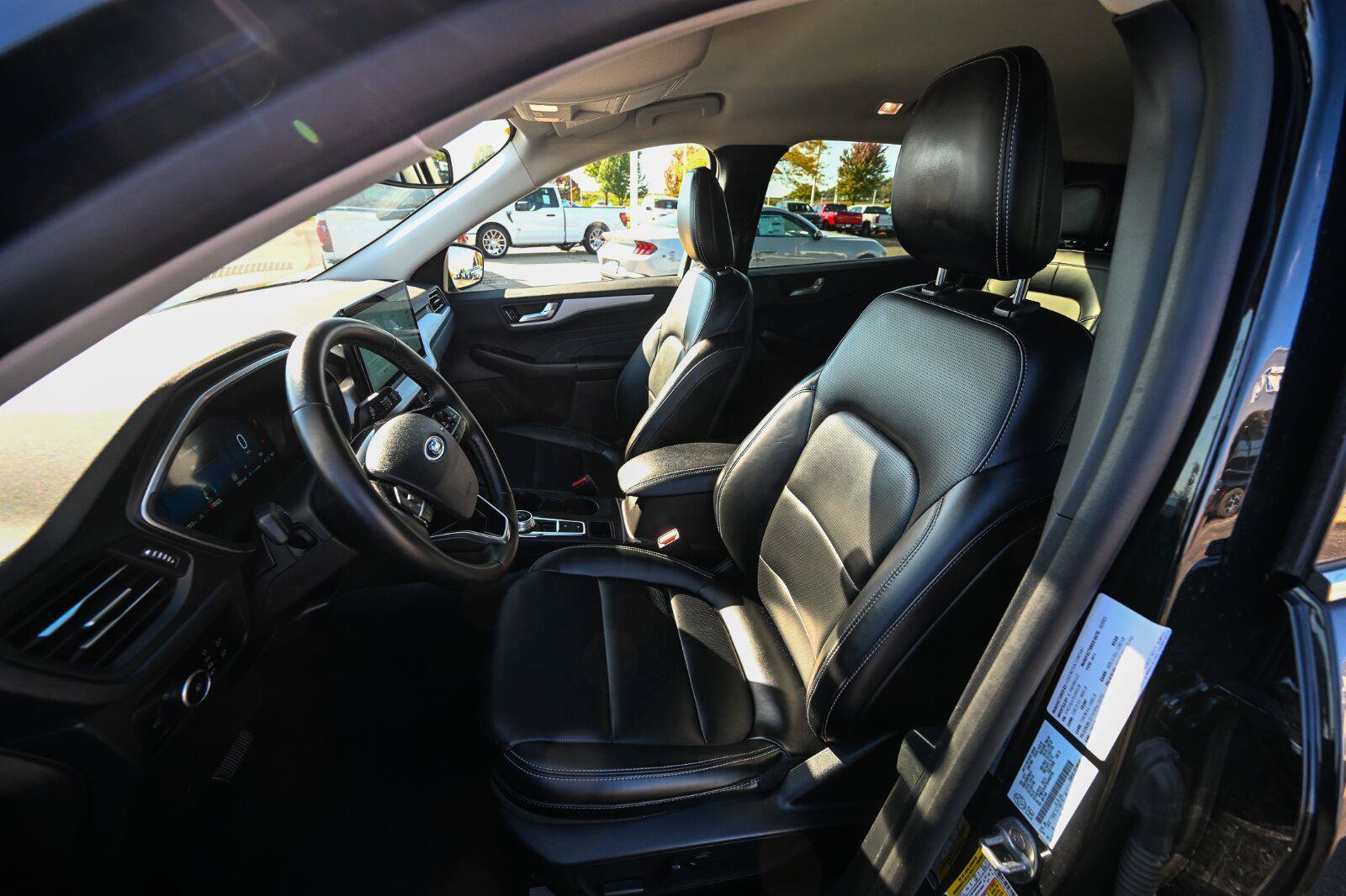 Certified 2025 Ford Escape Platinum AWD/4WD image 19