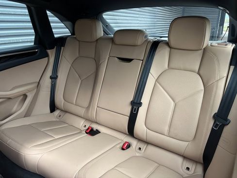 Certified 2025 Porsche Macan image 24