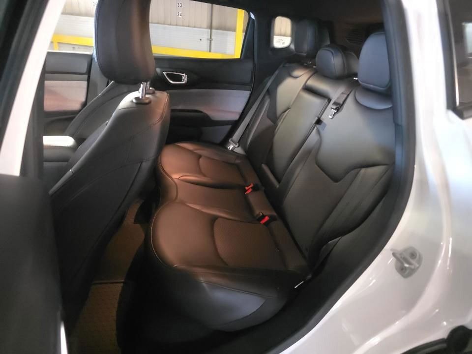 Used 2023 Jeep Compass Latitude w/ Convenience Group AWD/4WD image 6