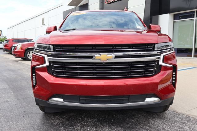 Used 2021 Chevrolet Suburban LT w/ LT Signature Package RWD image 2