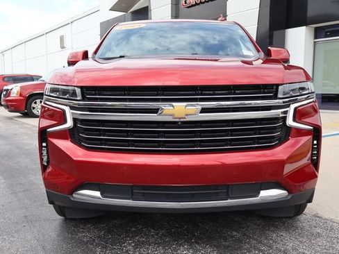 Used 2021 Chevrolet Suburban LT w/ LT Signature Package RWD image 2
