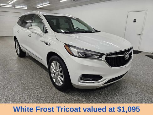 Used 2020 Buick Enclave Premium w/ Sun and Sites Package AWD/4WD image 3