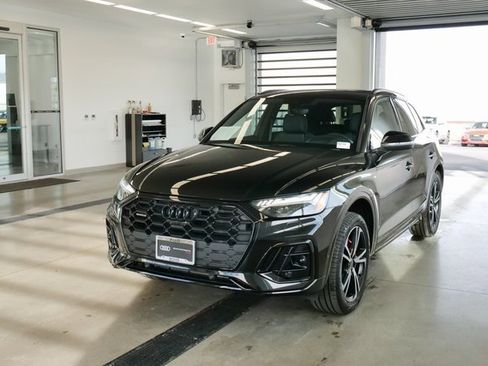 Certified 2025 Audi Q5 Prestige w/ Prestige Package image 3