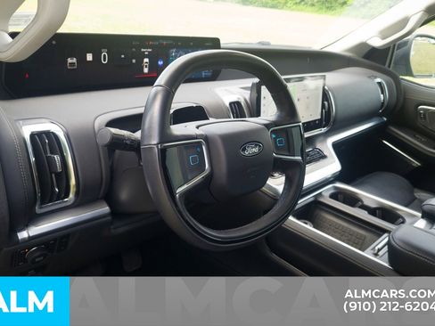 Used 2025 Ford Expedition Platinum AWD/4WD image 6